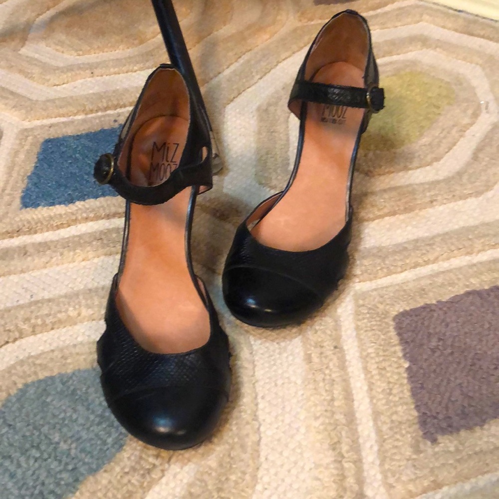 Miz Mooz heels. Sz 8.5.